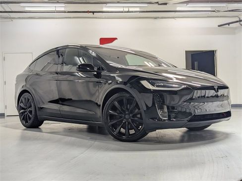 Used 2018 Tesla Model X 75D image 2