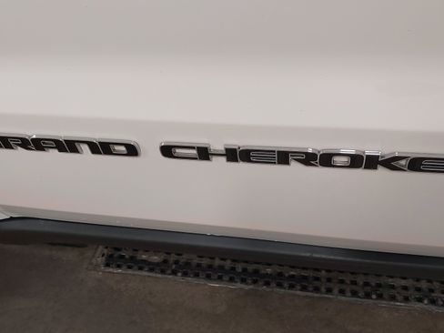 Used 2019 Jeep Grand Cherokee Limited image 32