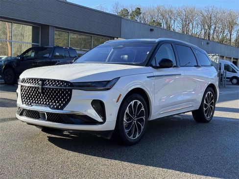 Used 2024 Lincoln Nautilus Reserve image 24