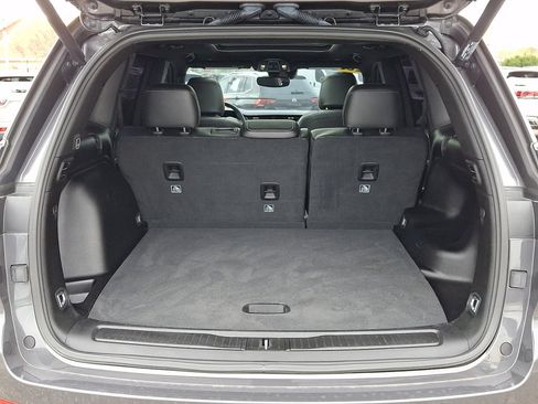 Used 2024 Jeep Grand Cherokee Limited w/ Black Appearance Package image 18