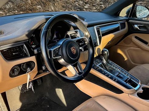 Used 2018 Porsche Macan image 12