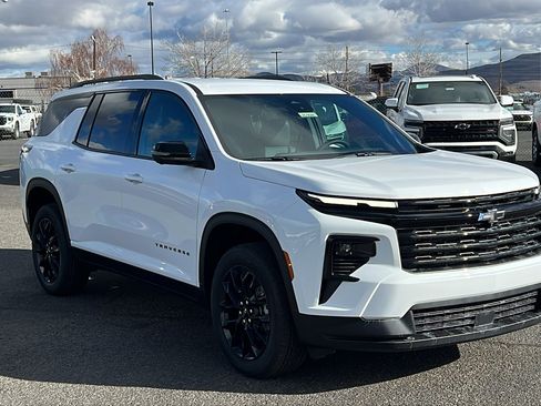 New 2026 Chevrolet Traverse LT image 3