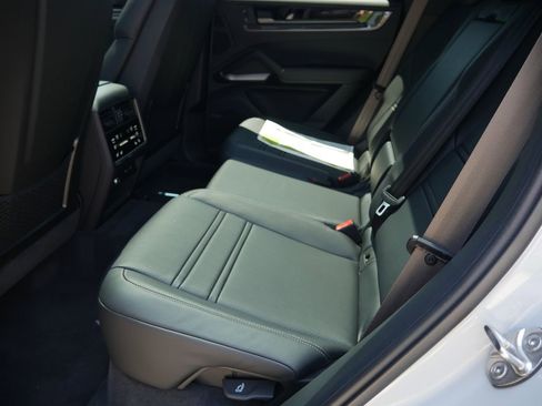 New 2026 Porsche Cayenne Turbo AWD/4WD image 18