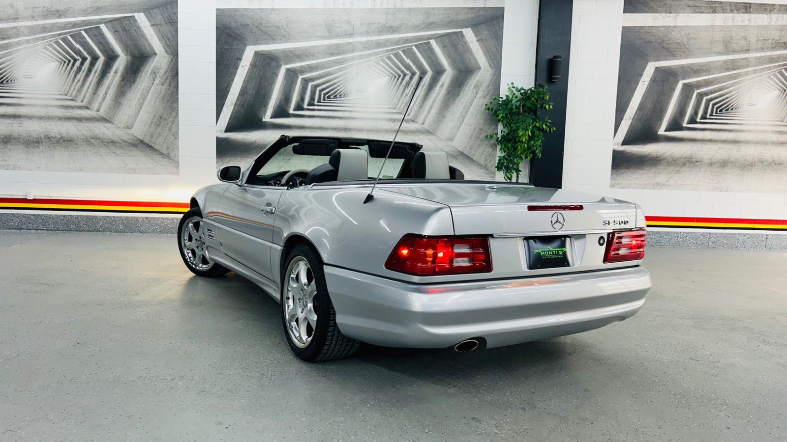 Used 2002 Mercedes-Benz SL 500 image 2