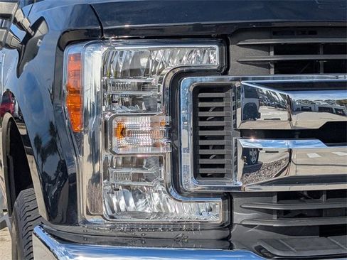 Used 2018 Ford F250 XLT w/ XLT Value Package image 9