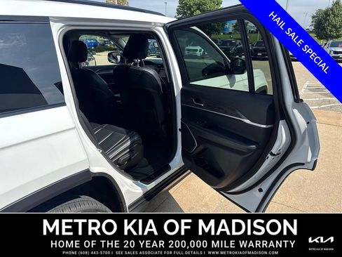 Used 2022 Jeep Grand Cherokee L Limited w/ Black Appearance Package AWD/4WD image 42