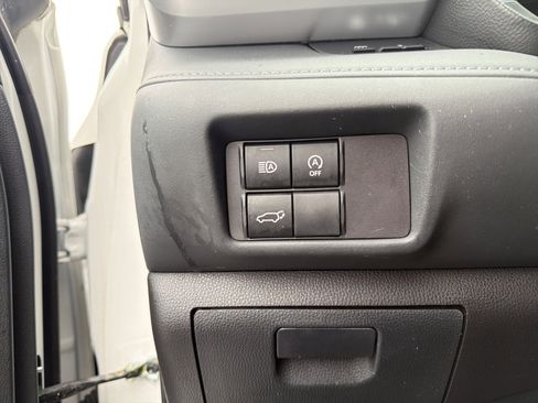 Used 2023 Toyota Highlander XLE image 16