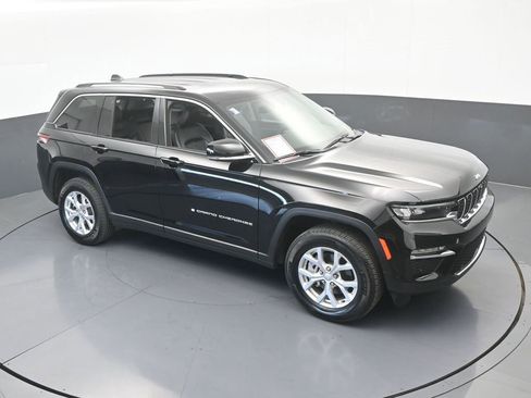 Used 2024 Jeep Grand Cherokee Limited w/ Luxury Tech Group II image 61
