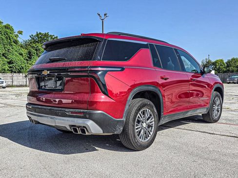 Used 2025 Chevrolet Traverse LT w/ Driver Confidence Package FWD image 6