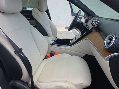Used 2023 Mercedes-Benz C 300 Sedan image 11