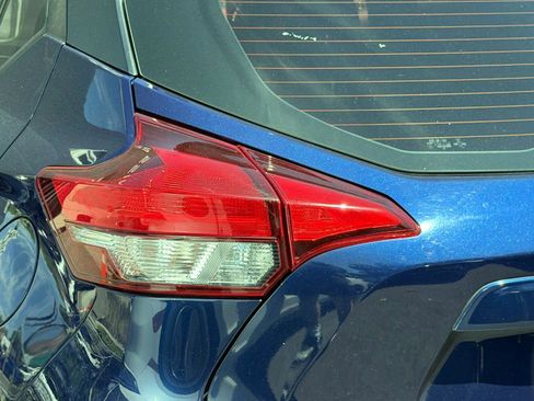 Used 2019 Nissan Kicks SV FWD image 10