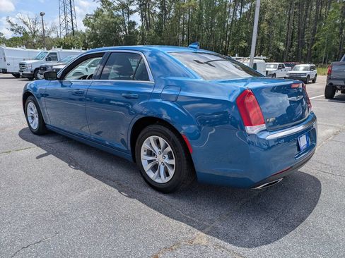 Used 2022 Chrysler 300 Touring RWD image 6