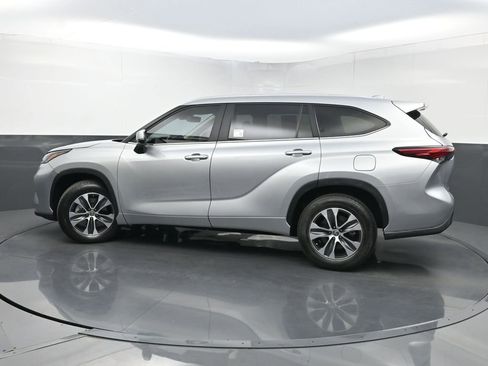 Used 2023 Toyota Highlander XLE image 42