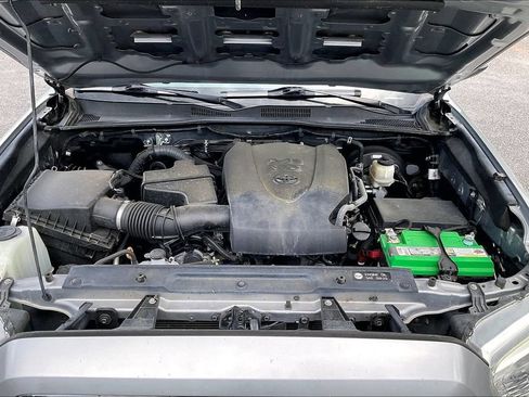 Used 2017 Toyota Tacoma TRD Sport w/ Tow Package RWD image 10