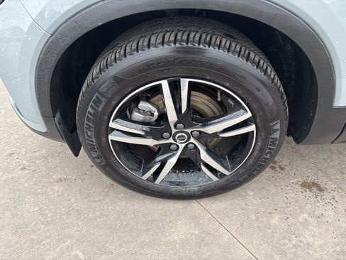 Certified 2025 Volvo XC40 B5 Core image 11