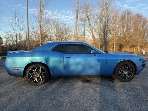 Used 2015 Dodge Challenger SXT Plus image 2