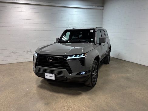 Used 2024 Lexus GX 550 image 2