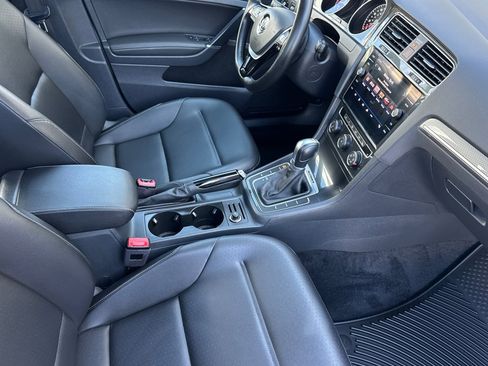 Certified 2019 Volkswagen Golf Alltrack SE image 17
