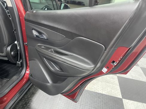Used 2021 Buick Encore Preferred AWD/4WD image 19