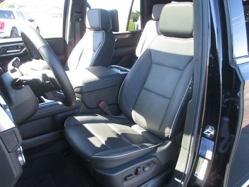 Used 2025 GMC Yukon Elevation w/ Elevation Premium Package AWD/4WD image 22
