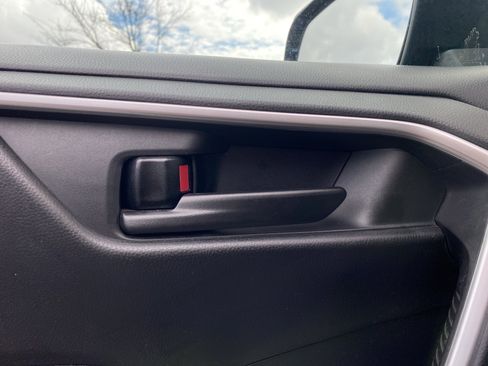 Used 2019 Toyota RAV4 LE image 64