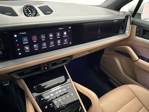 Used 2024 Porsche Cayenne S image 30