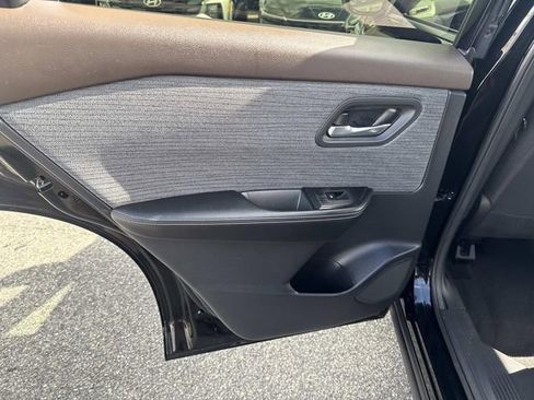 Used 2023 Nissan Rogue SV image 18