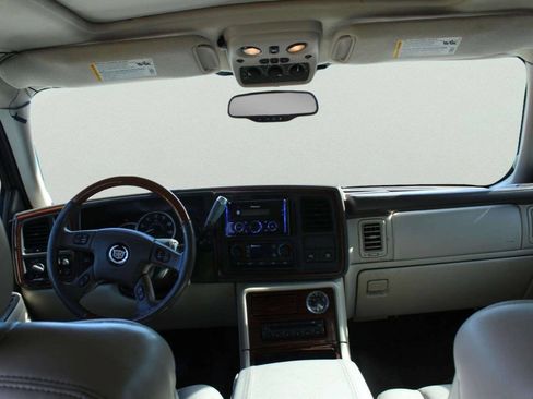 Used 2004 Cadillac Escalade AWD image 8