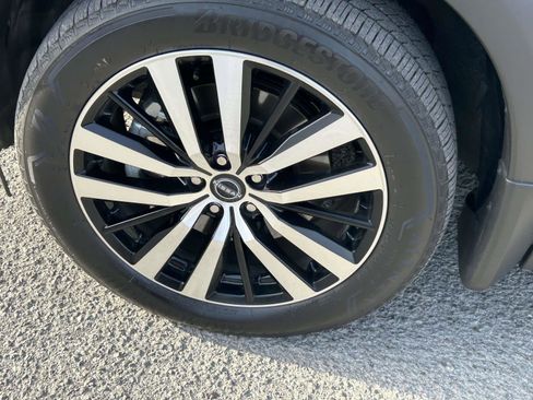 Used 2025 Nissan Pathfinder Platinum w/ Cargo Package image 9