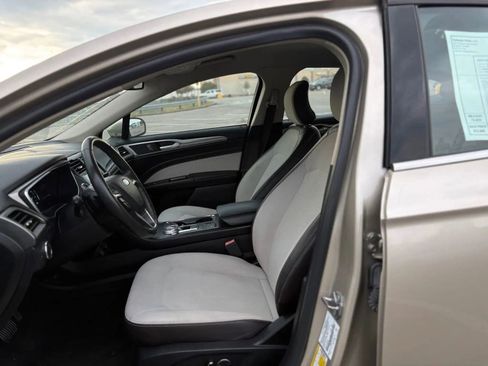 Used 2019 Ford Fusion SE w/ Equipment Group 151A image 11