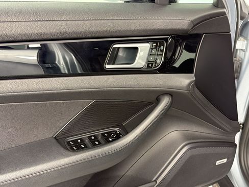 Certified 2019 Porsche Panamera image 14