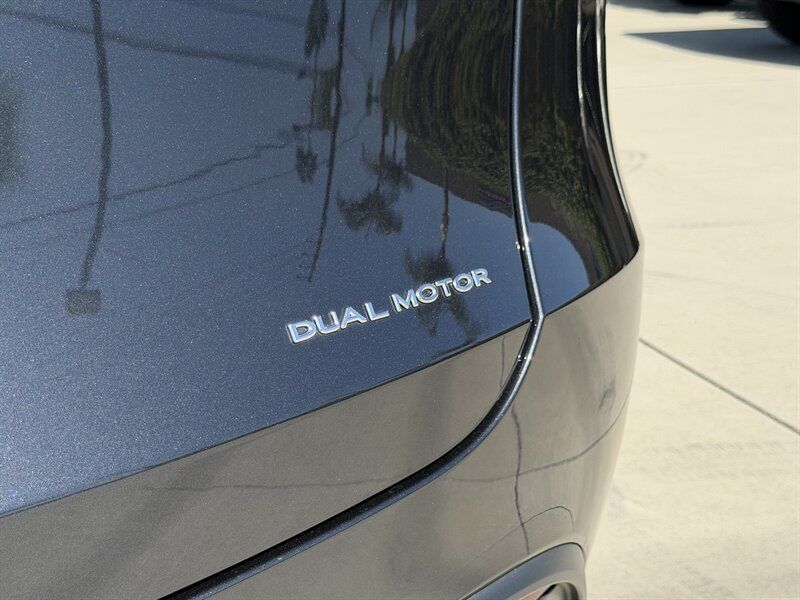 Used 2024 Tesla Model Y Long Range AWD/4WD image 5