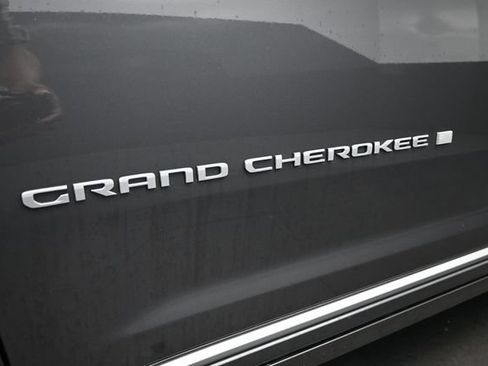 Used 2026 Jeep Grand Cherokee Summit AWD/4WD image 10