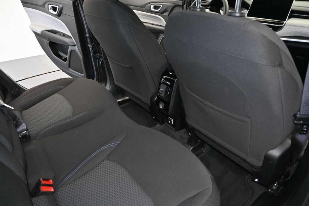 Used 2024 Jeep Compass Sport AWD/4WD image 13