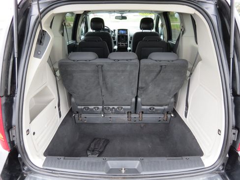 Used 2010 Dodge Grand Caravan SXT w/ Trailer Tow Group FWD image 27
