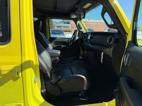 Used 2023 Jeep Wrangler Unlimited Sahara w/ Cold Weather Group image 18