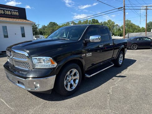 Used 2017 RAM 1500 Laramie RWD image 3