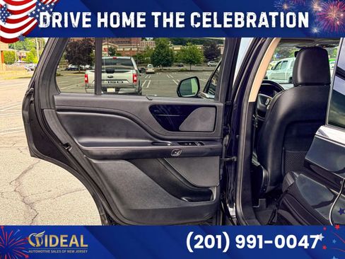 Used 2023 Lincoln Aviator AWD image 11