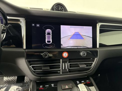 Certified 2025 Porsche Macan AWD/4WD image 30