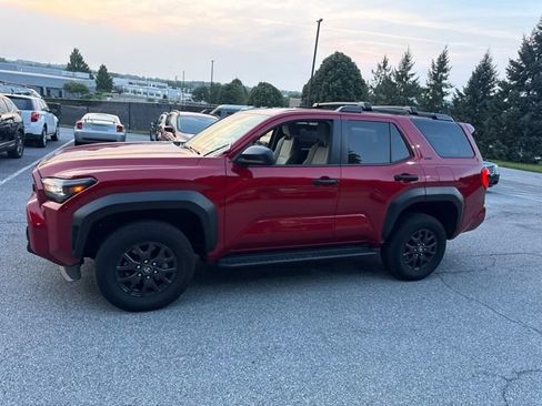 Used 2025 Toyota 4Runner SR5 AWD/4WD image 9