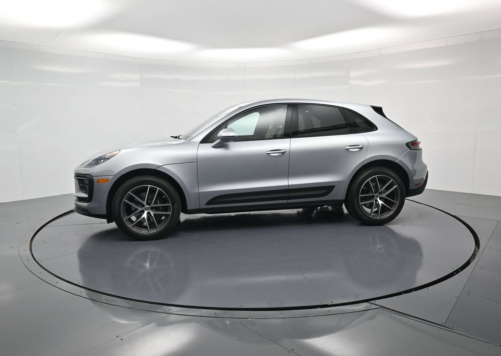 Certified 2023 Porsche Macan AWD/4WD image 2