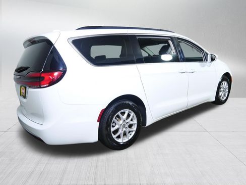 Used 2022 Chrysler Pacifica Touring-L FWD image 7