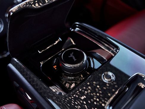 Used 2024 Rolls-Royce Cullinan Black Badge w/ Dark Exterior Package image 57