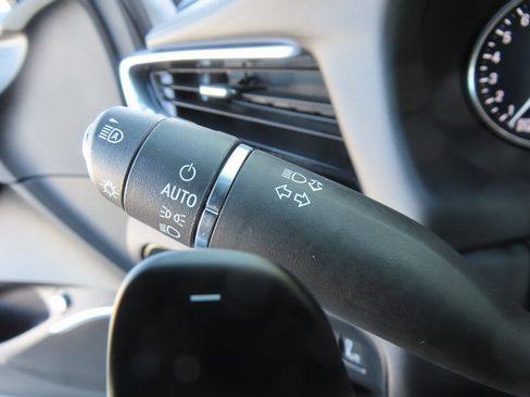 Used 2024 Buick Enclave Avenir w/ Avenir Technology Package image 25