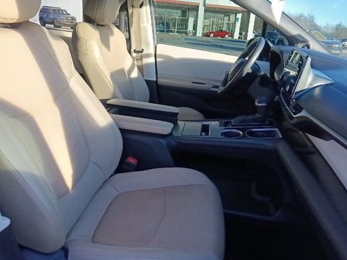 Used 2022 Toyota Sienna Limited image 35