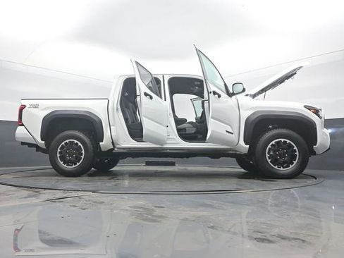 Used 2025 Toyota Tacoma TRD Off-Road AWD/4WD image 61