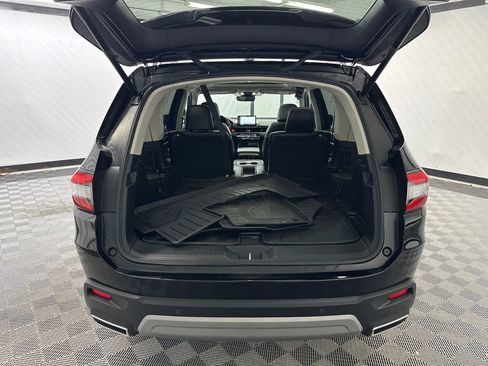 Certified 2025 Honda Pilot Touring image 20