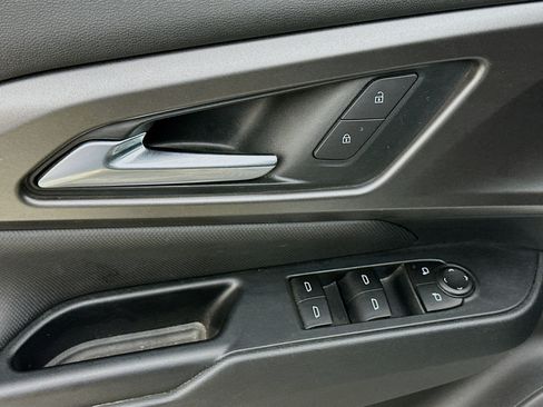 Used 2025 Chevrolet Equinox EV LT FWD image 15