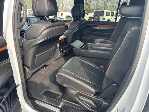 Used 2024 Jeep Grand Wagoneer L Series III AWD/4WD image 20