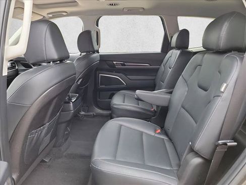 Used 2025 Kia Telluride S FWD image 14